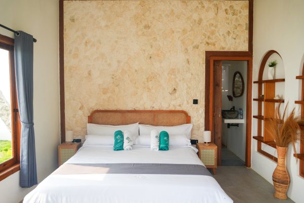 Habitación con cama doble en Ombara Resort Mentawai