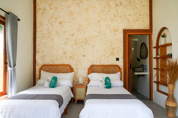 Habitación con dos camas individuales en Ombara Resort Mentawai